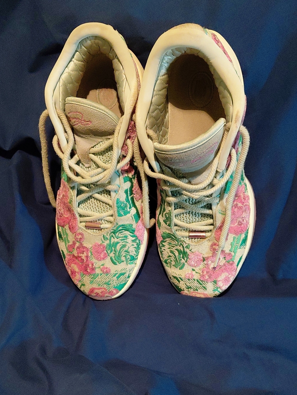pair of Nike LeBron 21 Premium "Grandma's Couch - Pearl of Z" basketball sneaker